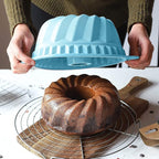 Kenond 2 PCS 9.5 Inch Silicone Cake Pans, Non-stick Fluted Cake Pan with Sturdy Handle, Cake Baking Molds, Perfect Bakeware for Cake, Jello, Gelatin, Bread, Para Gelatinas (Blue)